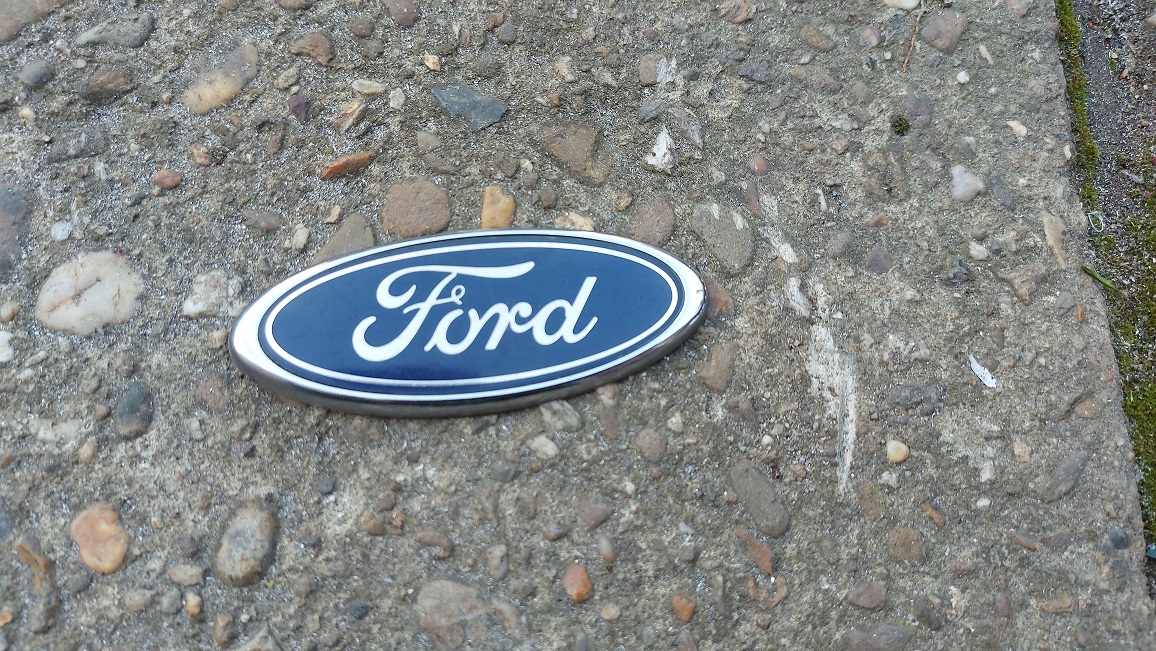 Embleem op achterklep Ford Focus 2001