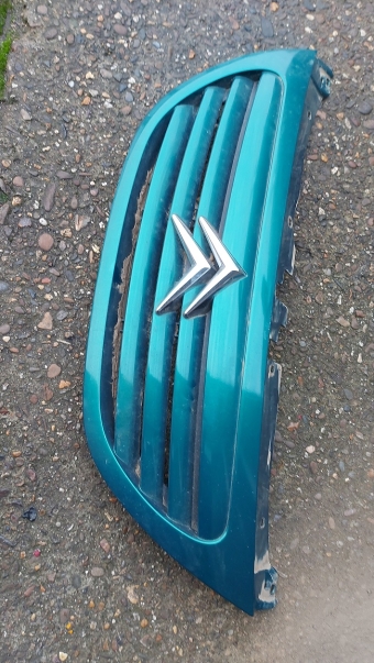 Groene voorgril Citroen C3 uit 2004