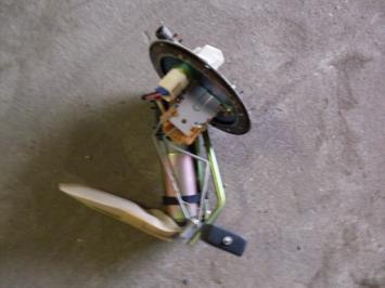 Benzine pomp Mazda 32f ba 1995