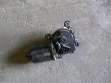 Ruitenwisser motortje voorzijde Mazda 323f ba 1995