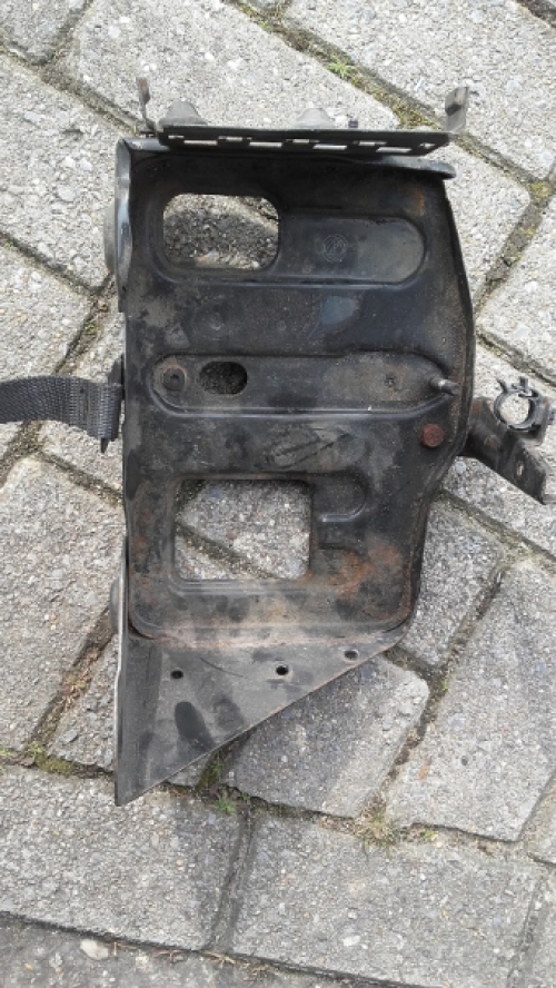 Accu onder plaat Alfa 156 uit 2000