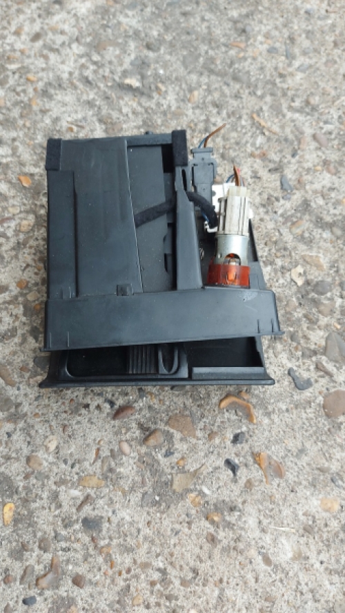 Asbak unit A3 uit 2000