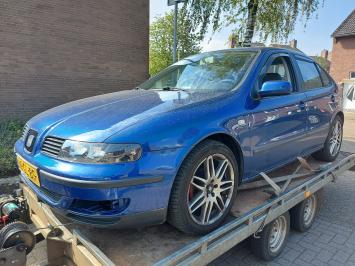 Blauwe motorkap Seat Leon 2004