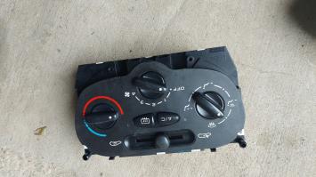 Bediening vd verwarming + airco Peugeot 206 uit 2001