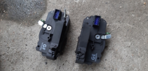 Set centraal motortjes vd deuren Opel Meriva 2004