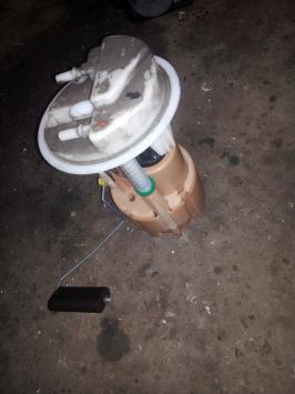 Benzine pomp Clio 1999