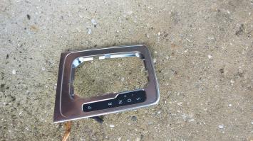 Knopje aangeven automaak bak VW Passat 2011