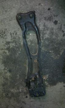 Dwars balk onder motorblok Mazda 323f ba 1995