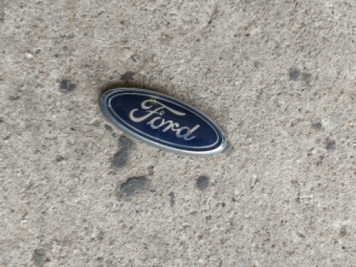 Embleem op achterklep Ford Fiesta 1999