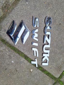 Set emblemen op achterklep Swift 2005
