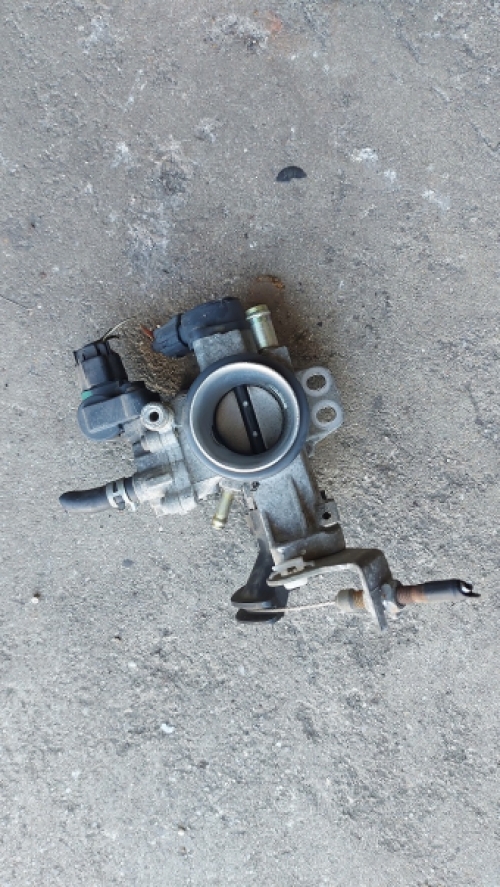 Compleet gasklephuis Yaris 2003