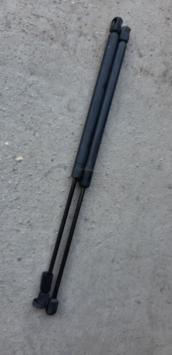 Setje gasveren vd achterklep Micra 2004