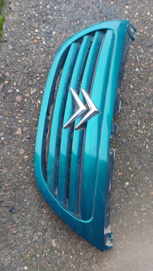Groene voorgril Citroen C3 uit 2004