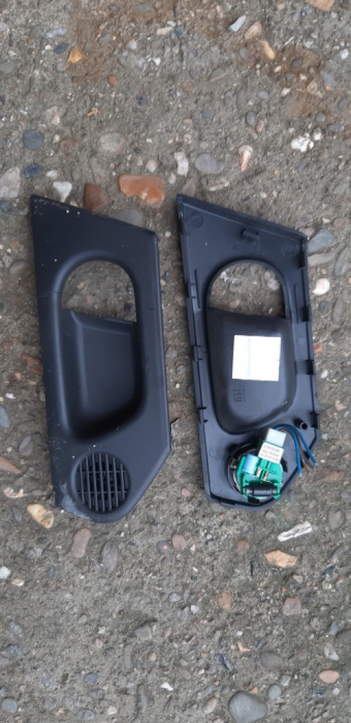 Set kapjes met boxen Opel Meriva 2004