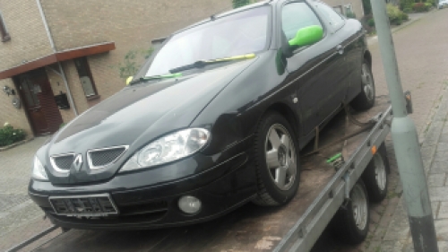 Rechter zwart voorscherm Megane Coupe 2001