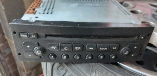 Originele radio Peugeot 206 uit 2001