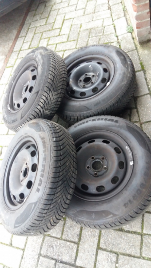 Set 14 inch stalen velgen+winterbanden, Golf 4