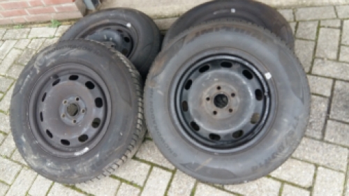 Set 14 inch stalen velgen+winterbanden, Golf 4