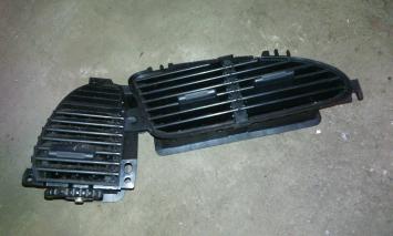 Set ventilator roosters in dashbord 323f ba 1995