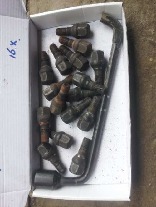 Set wielbouten stalen velgen Peugeot 206 uit 2001