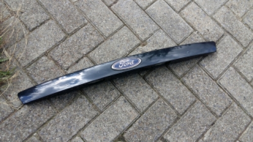 Zwarte strip achterklep Mondeo 2002